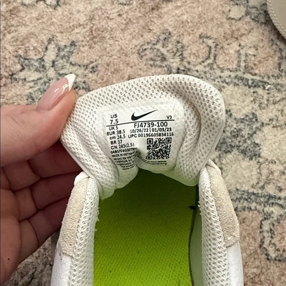 Nike White and Green Air Force 1 - Picture 5 of 5